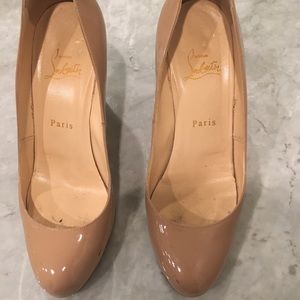 Christian louboutin nude patent wedges