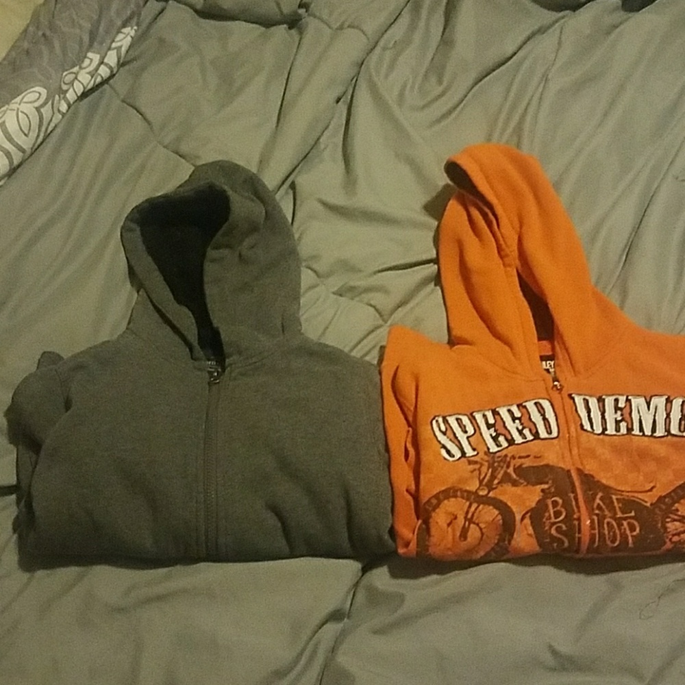 2 boys hooded sweatshirts