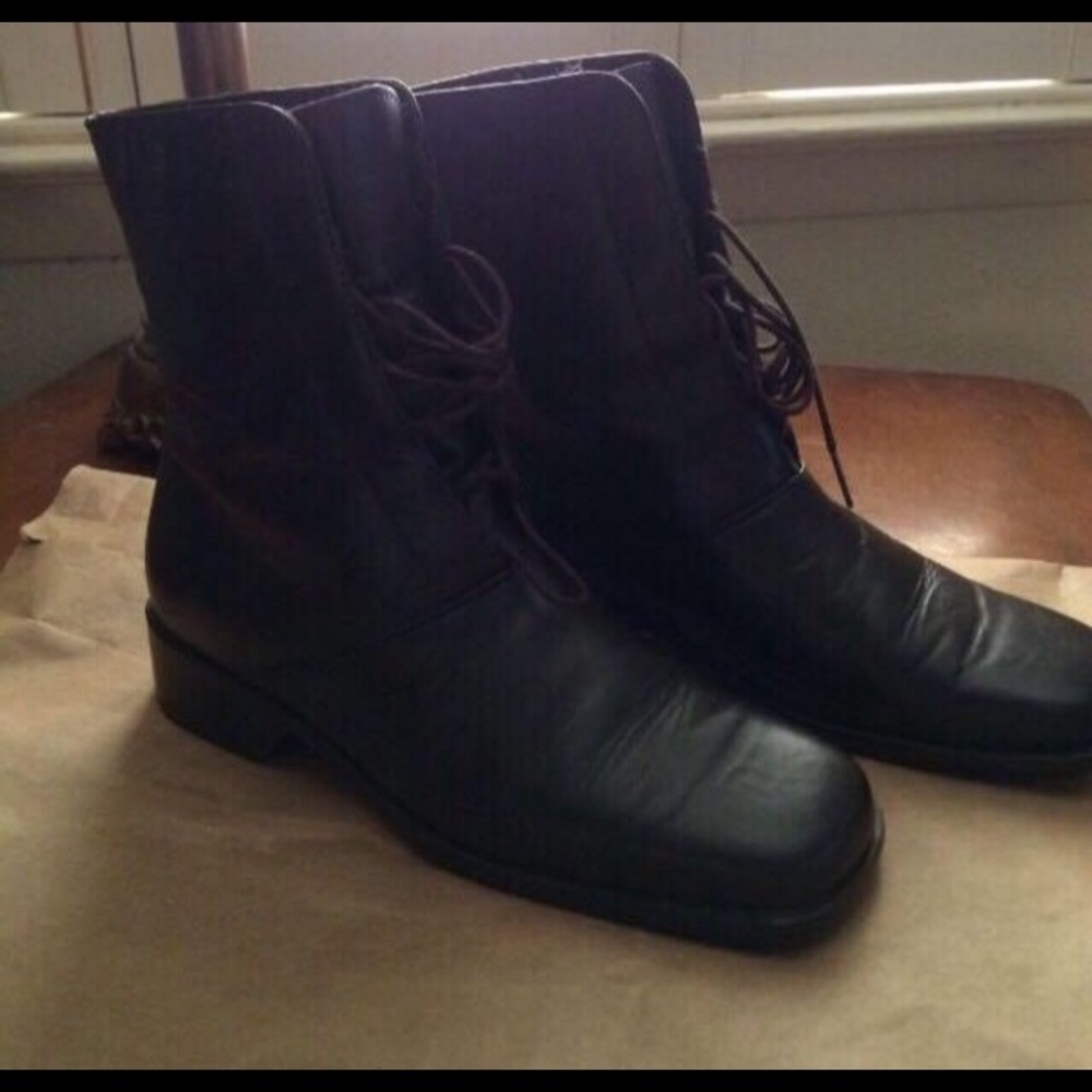BASS Brand Dark Brown Ankle Boots - Size 7