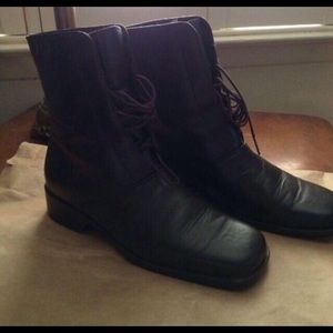 BASS Brand Dark Brown Ankle Boots - Size 7