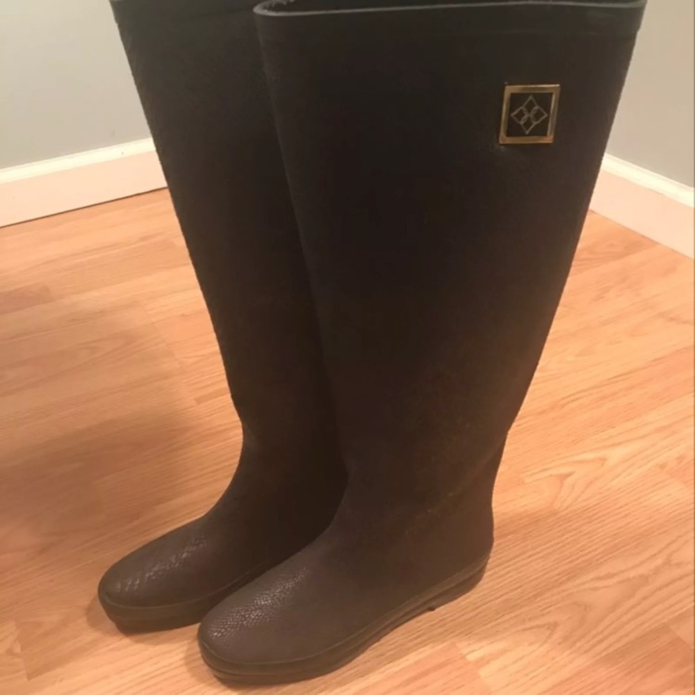 VS Limited Edition Rain Boots! - Picture 3 of 6