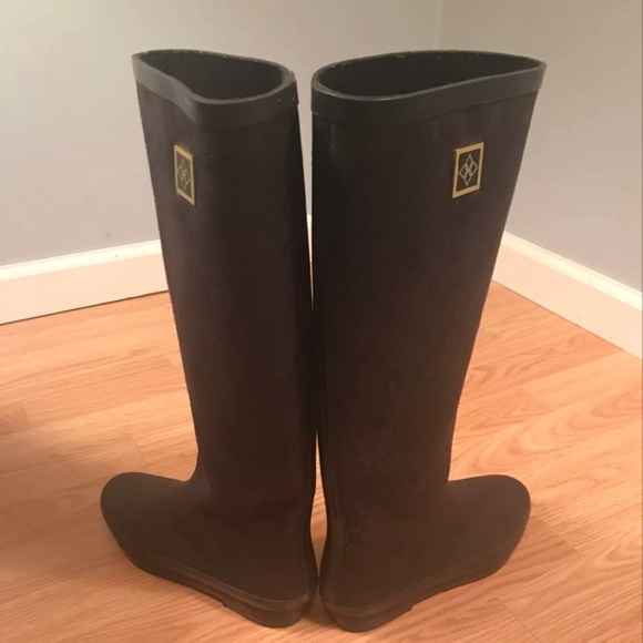VS Limited Edition Rain Boots! - Picture 5 of 6