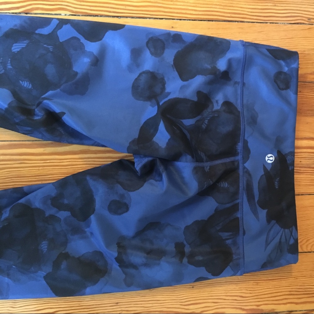 Lululemon crop legging - Picture 2 of 6