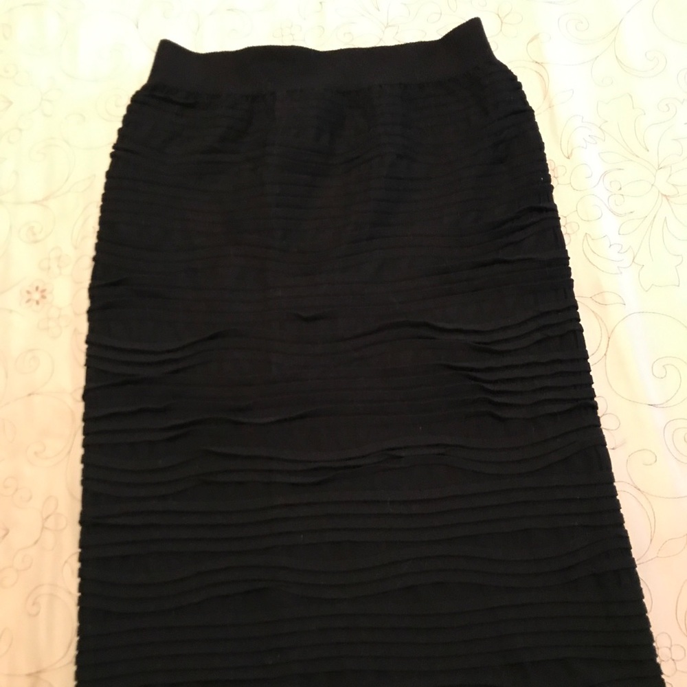 Black pencil skirt🌹