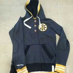 Bruins!! Mitchell & Ness Bruins hoodie
