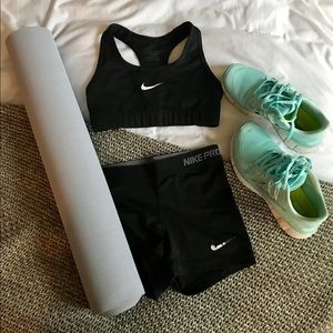 Like New NIKE Dri-Fit XS Black Sports Bra