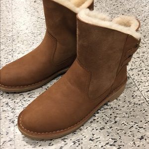 WOMEN'S UGG boots