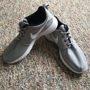 Women's Nike roshe runs