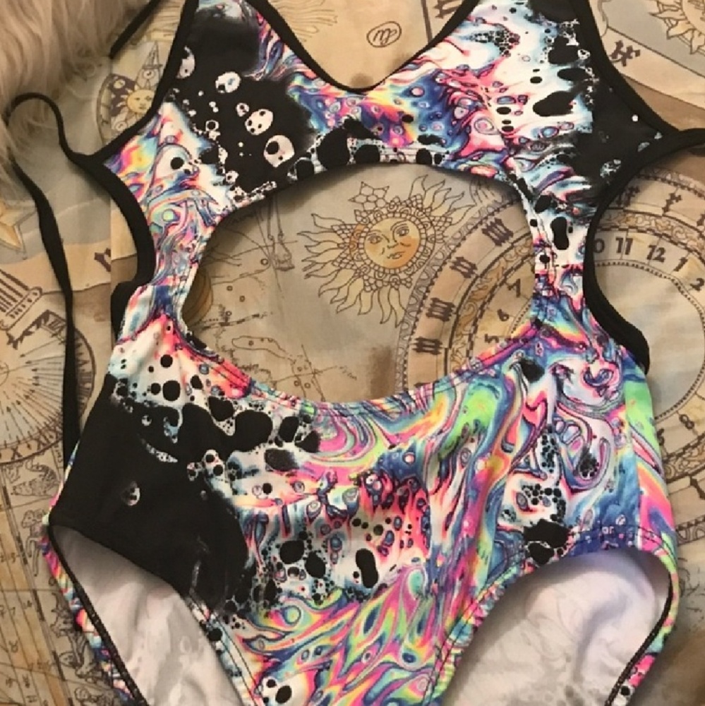 Acid bath bodysuit - Picture 3 of 8