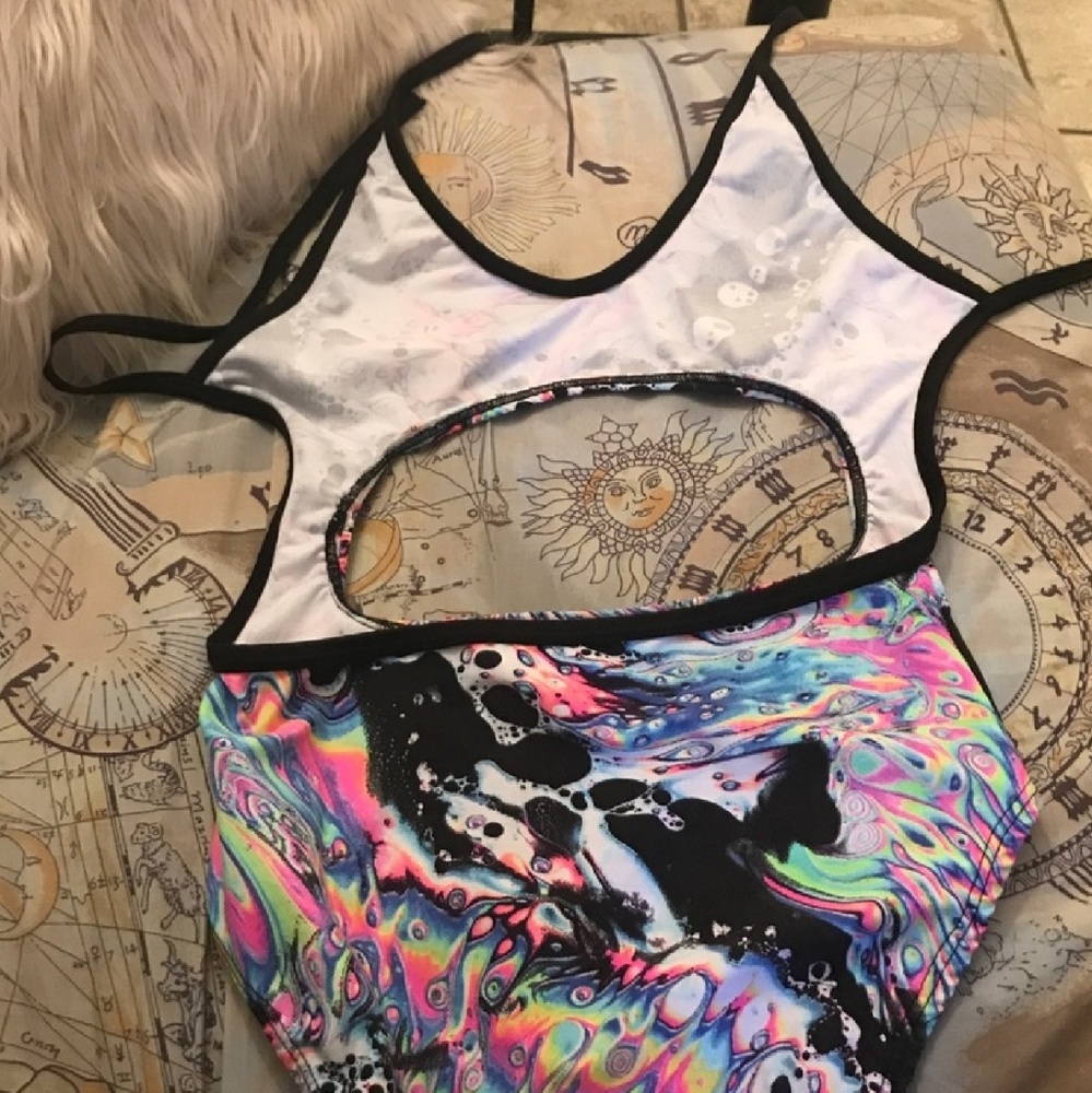 Acid bath bodysuit - Picture 2 of 8