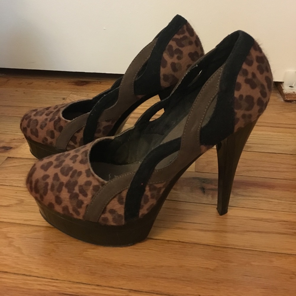 Leopard and black high heels!