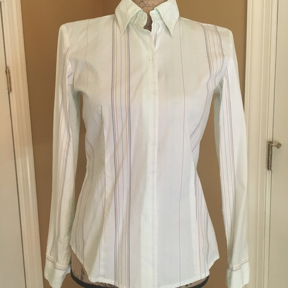 Ann Taylor shirt size 4. EUC.