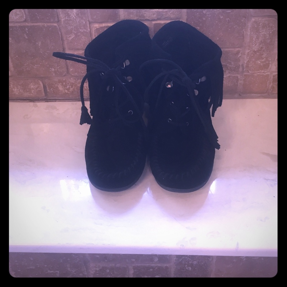 Lace up fringe booties