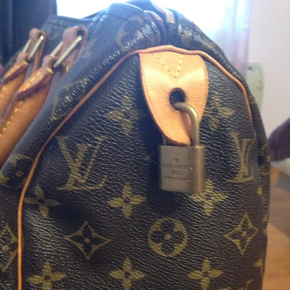 Authentic LV Speedy 25