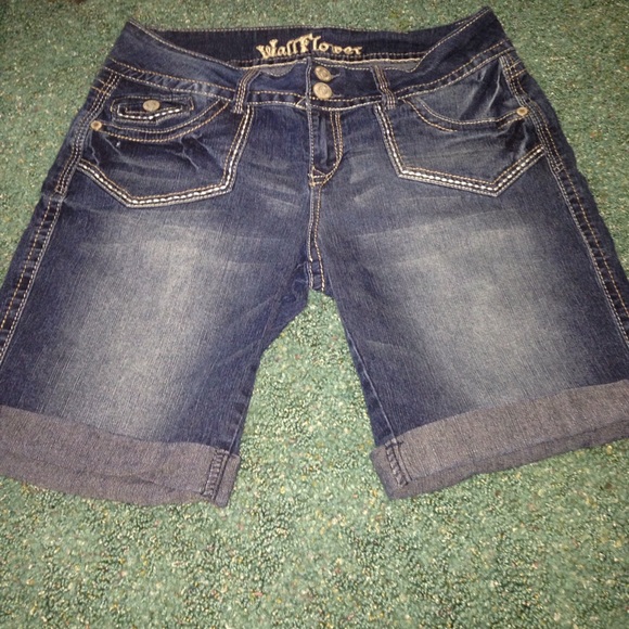 WallFlower jean shorts - Picture 1 of 3