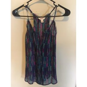 Zig zag design tank. Button down polyester tank