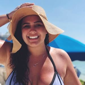 Meet your Posher, Adriana