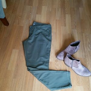 Ann Taylor Skinny Ankle pants