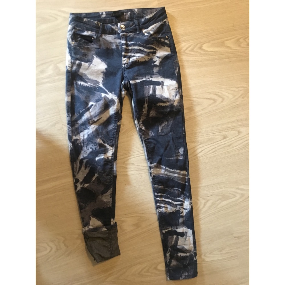 Jeans: pant/bleach distressed pattern