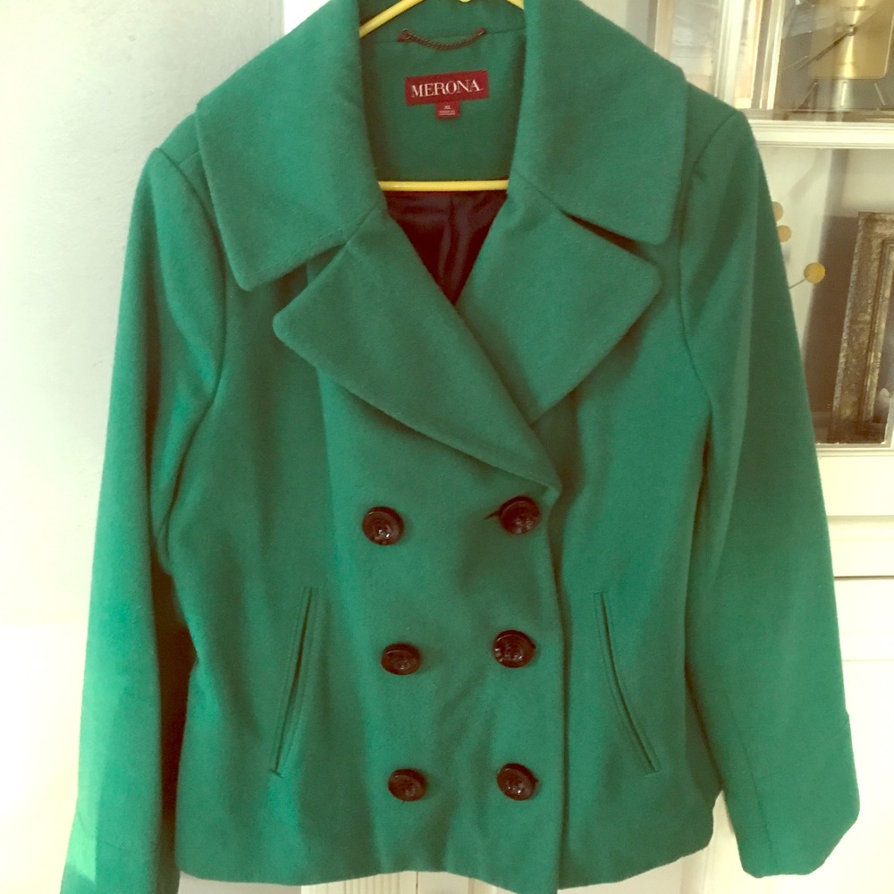 Short Kelly green pea coat!