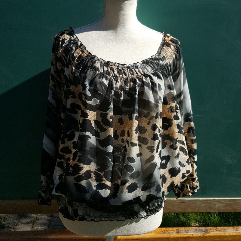 Nicola bare shoulders billowing blouse sz L