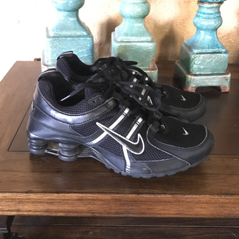 Black Nike Shox