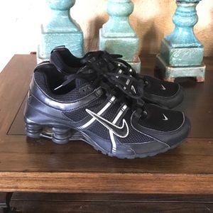 Black Nike Shox
