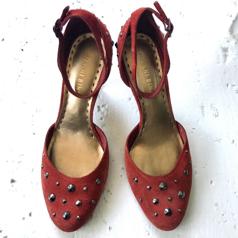 Gianni Bini Rust color heel w/gunmetal studs! 🍁🍂