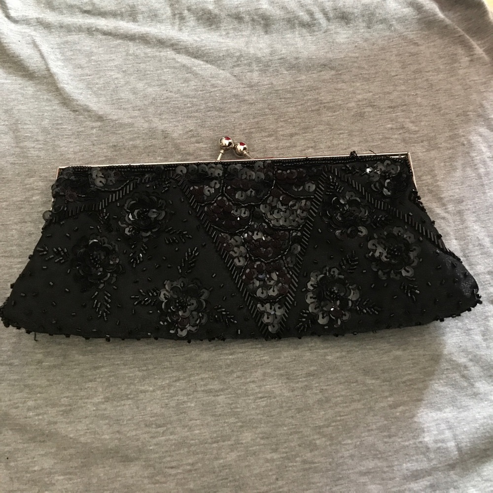 sequenced black clutch