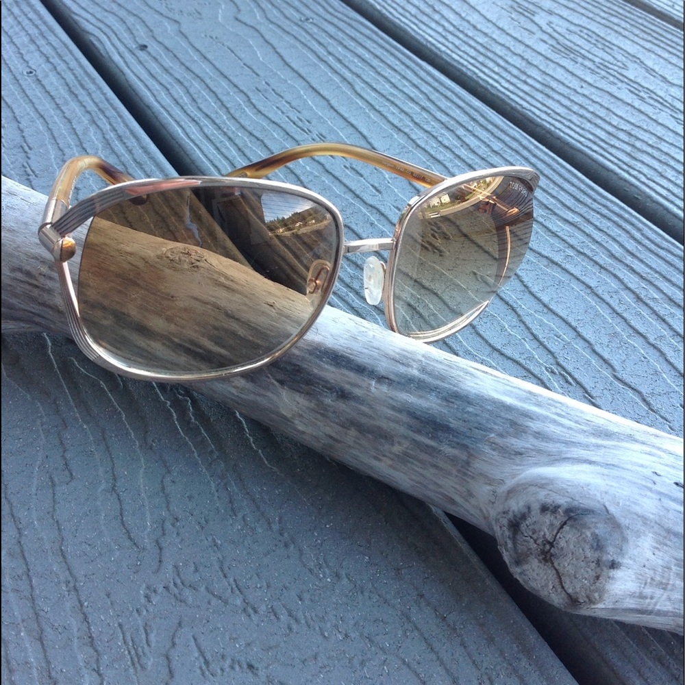 Sexy Gold Tom Fords