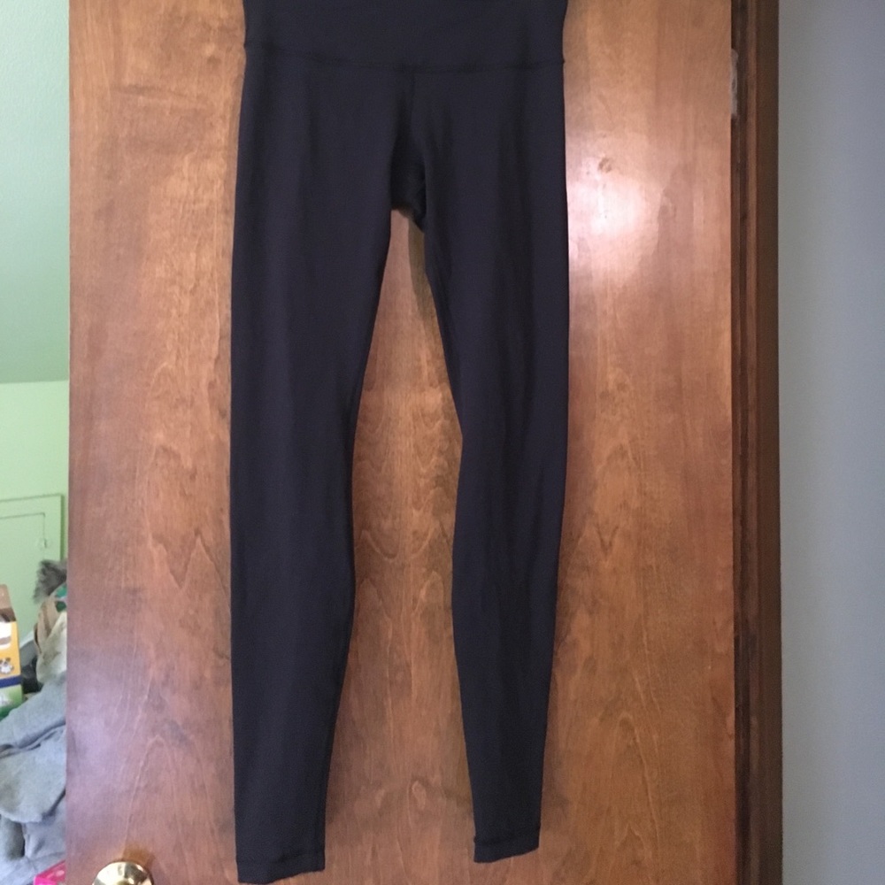 EUC Lululemon black wunder under