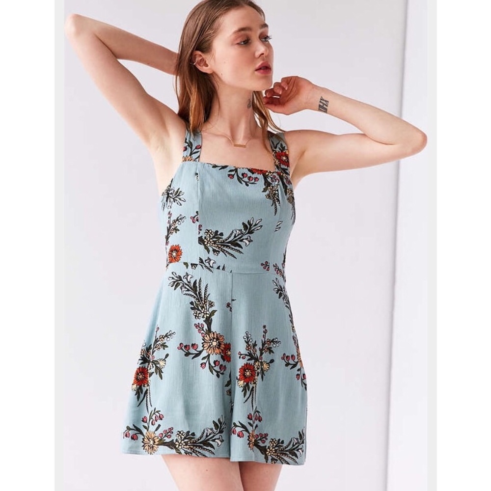 ❌SOLD❌Urban Outfitters: Floral Romper - Picture 1 of 4