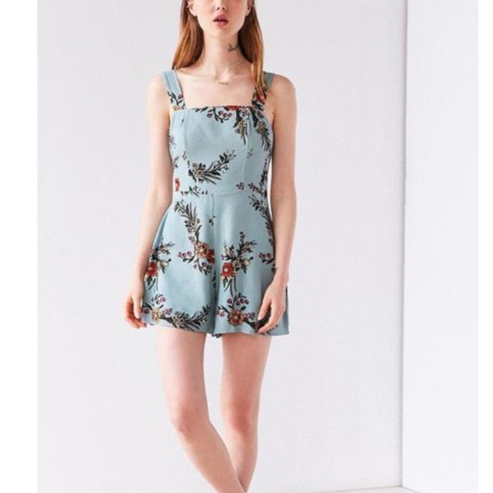 ❌SOLD❌Urban Outfitters: Floral Romper - Picture 2 of 4
