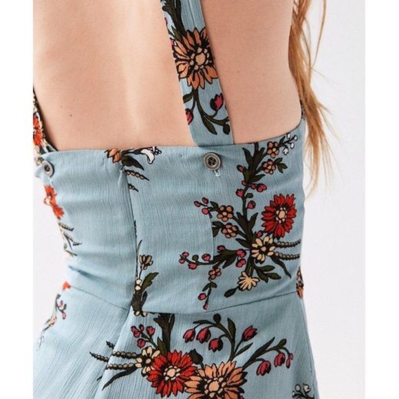 ❌SOLD❌Urban Outfitters: Floral Romper - Picture 4 of 4