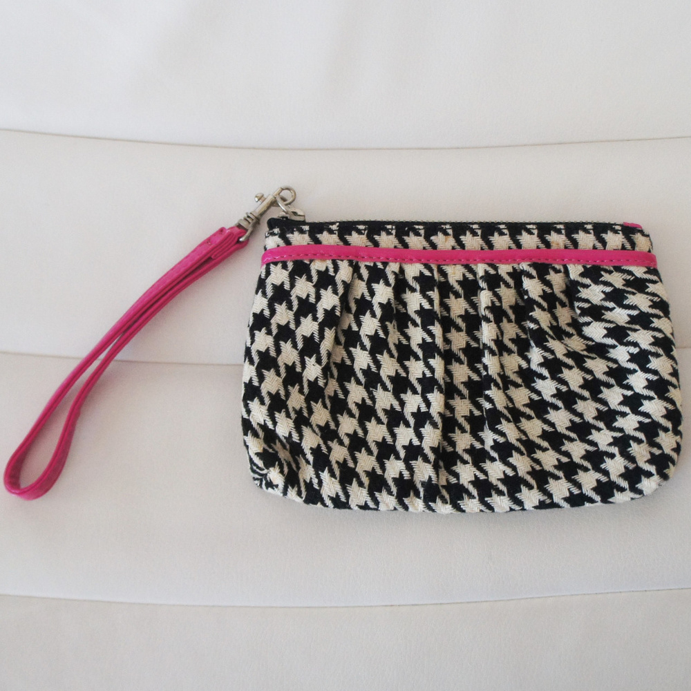 ✨HP✨NWOT Express Houndstooth Pattern Clutch
