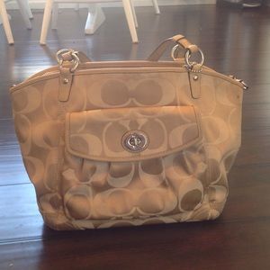 Beautiful coach handbag!!!