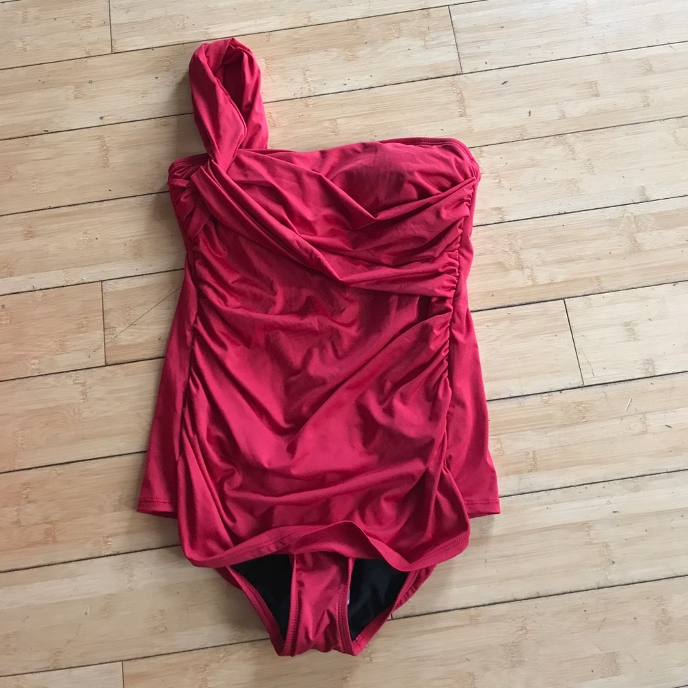 read one shoulder swimsuit