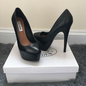 Steve Madden Leather Platform Pumps Like New