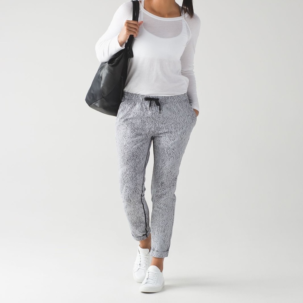 SOLD NWT lululemon jet pant