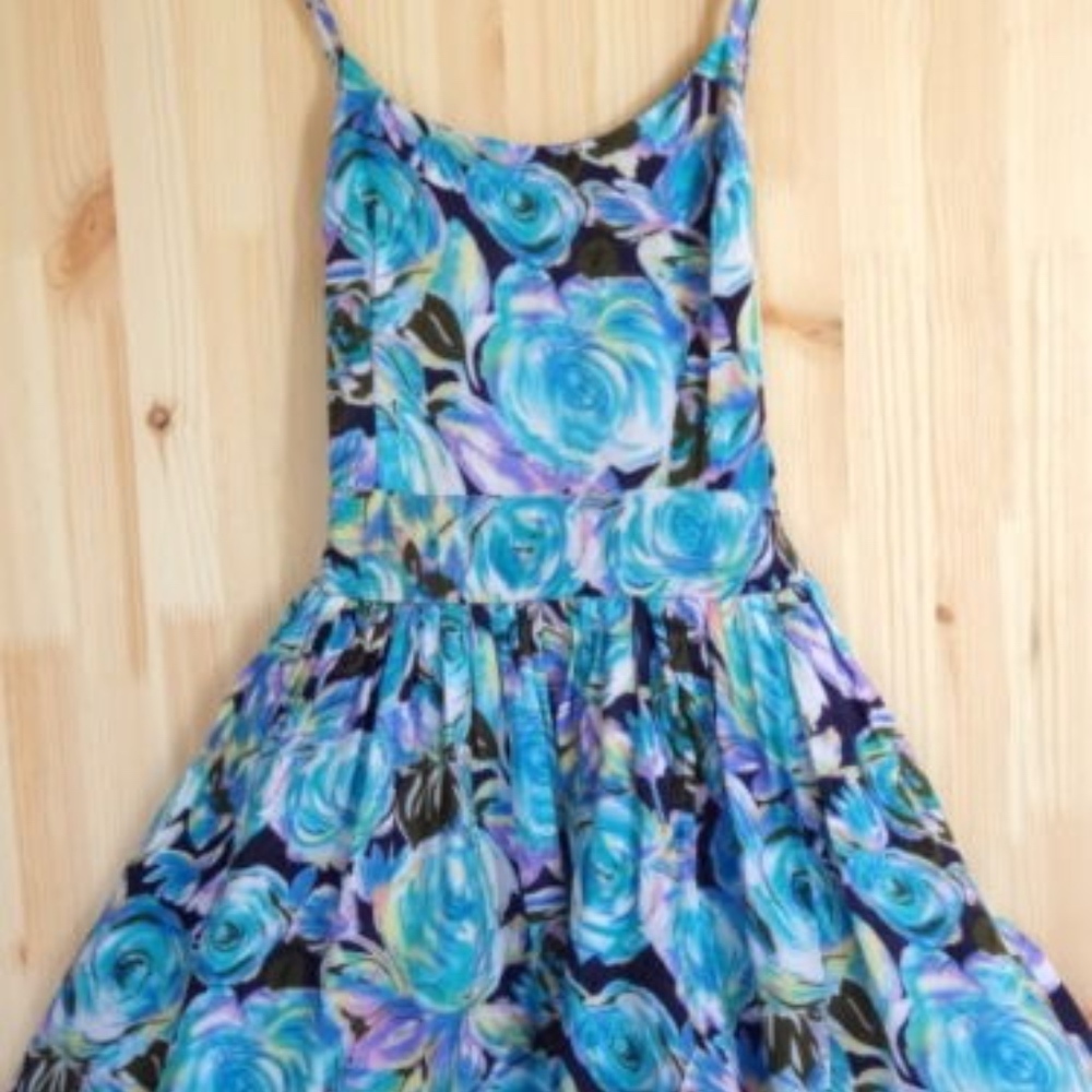 YOUNG IN  back zip rayon floral blue dress! 4?