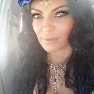 Meet your Posher, Radee