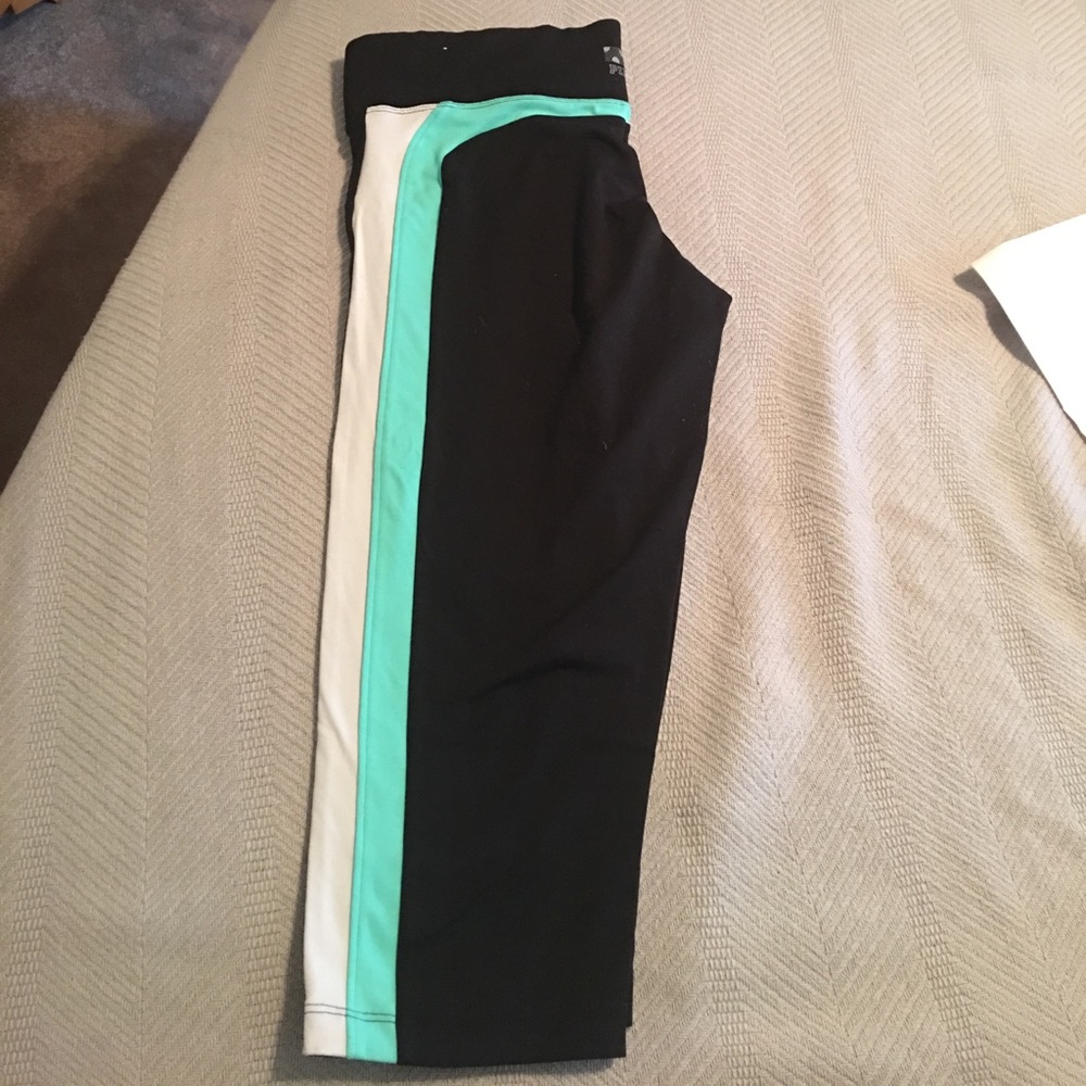 PINK crop yoga leggings