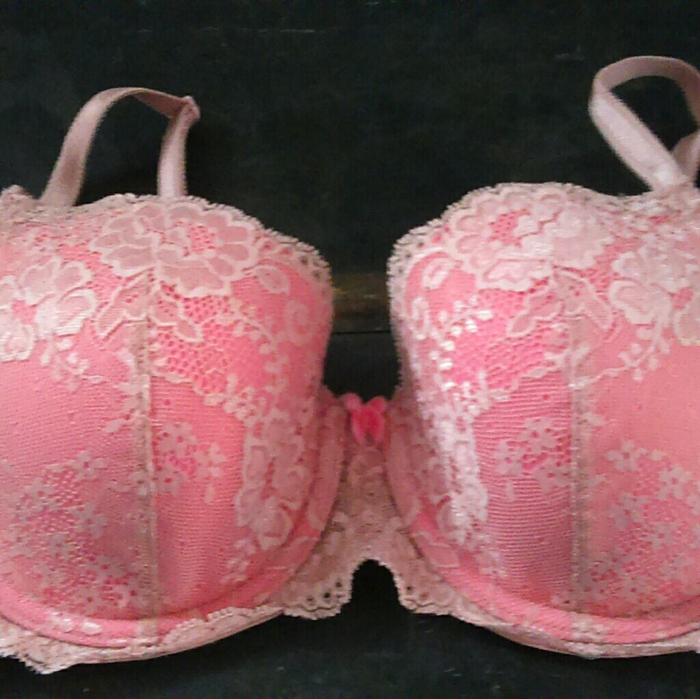 EUC VS Pink & Beige Lacey bra Size 32E(DD)