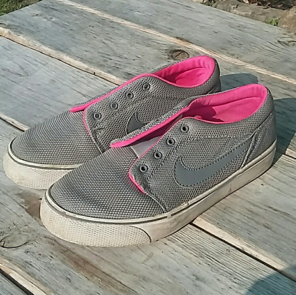 SOLD Girls Nike size 4