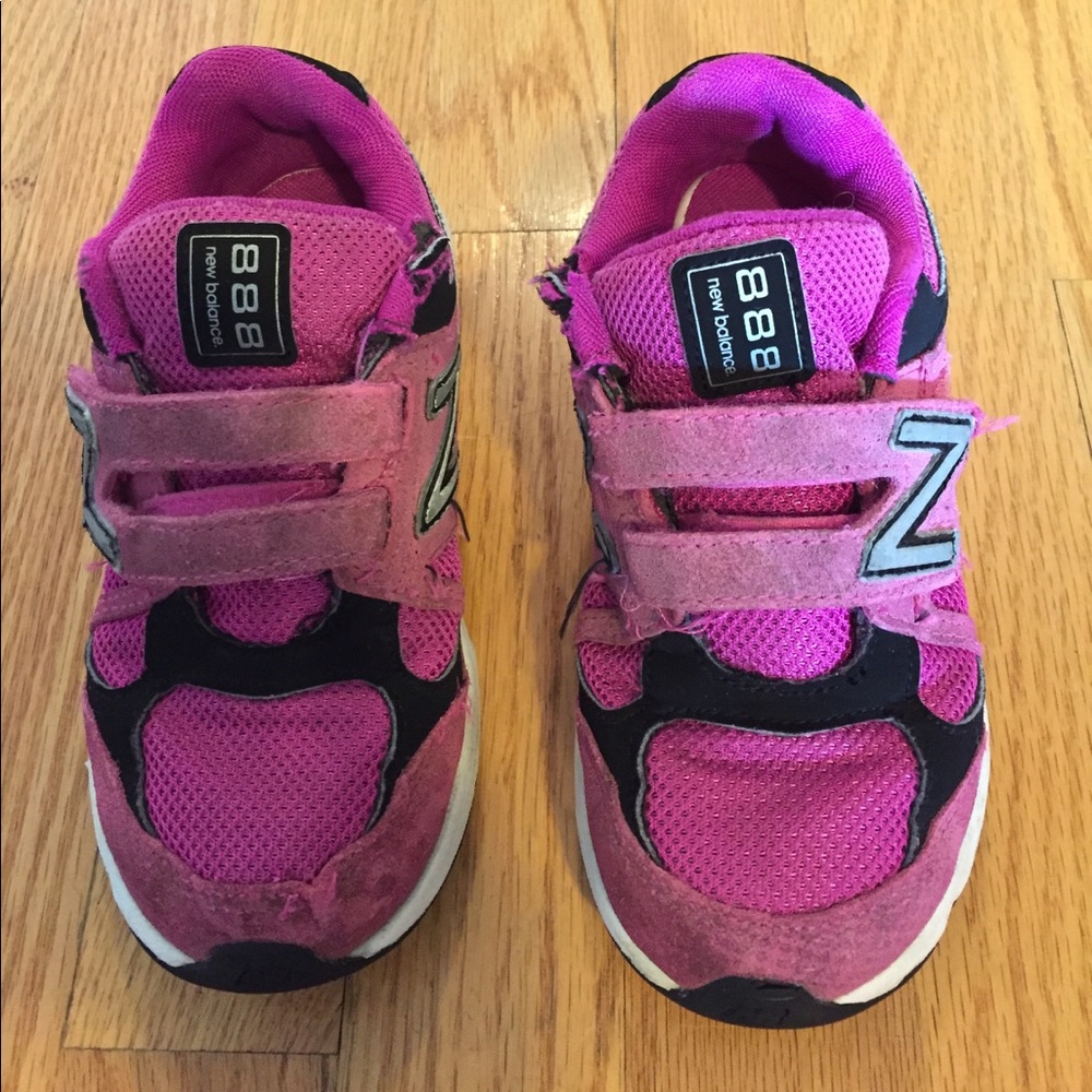 * New Balance 888 Sneakers