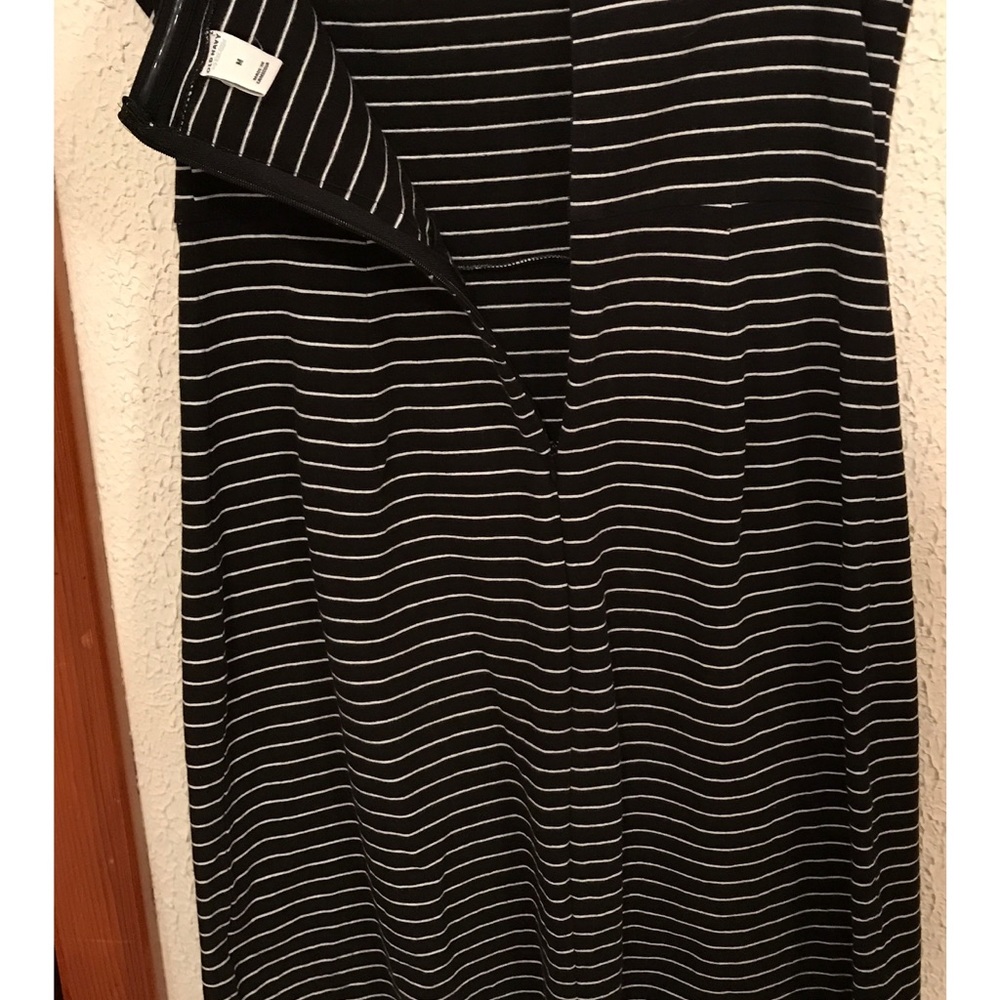 Old Navy Black and White Striped Dress Medium