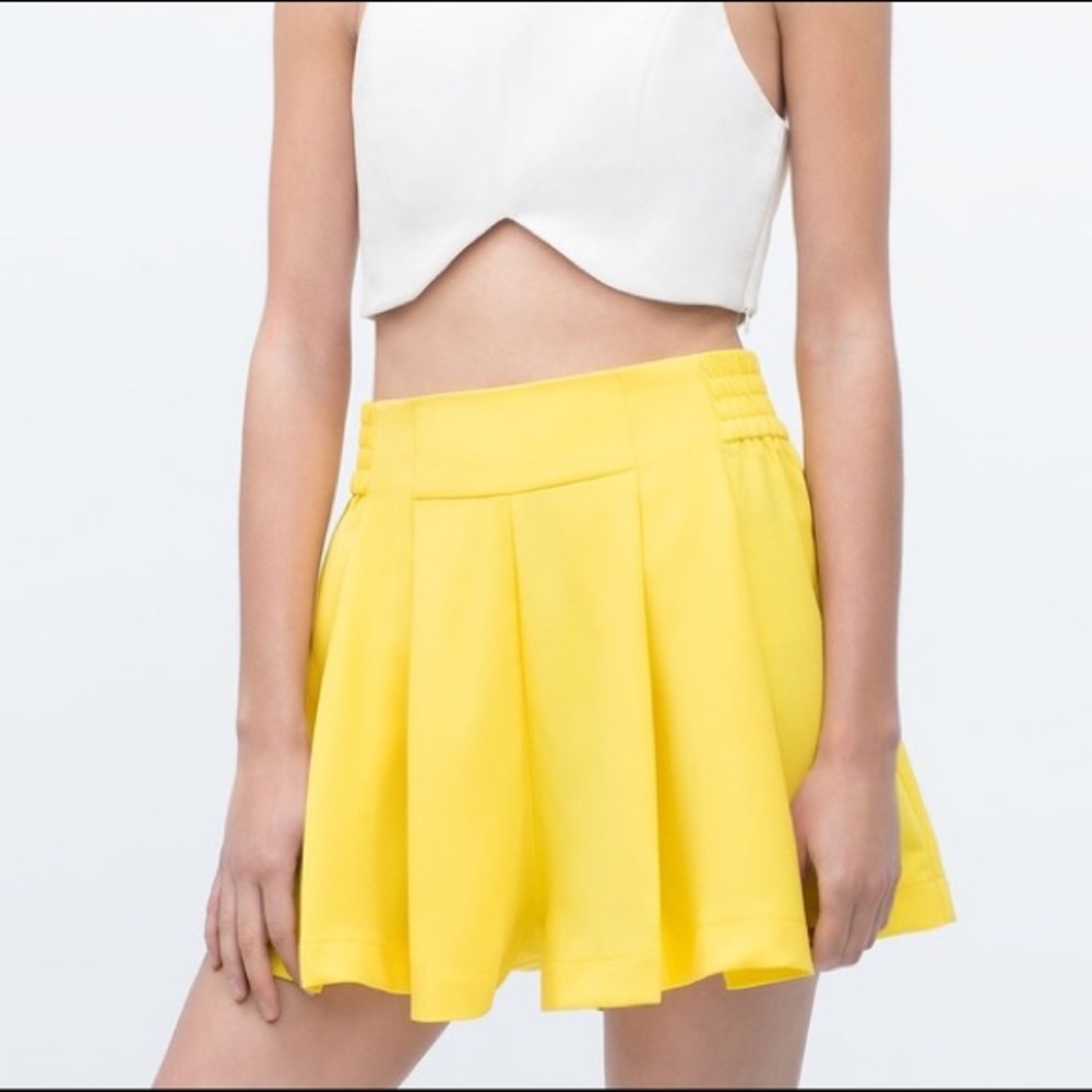 ZARA TRF High waisted pleated yellow shorts