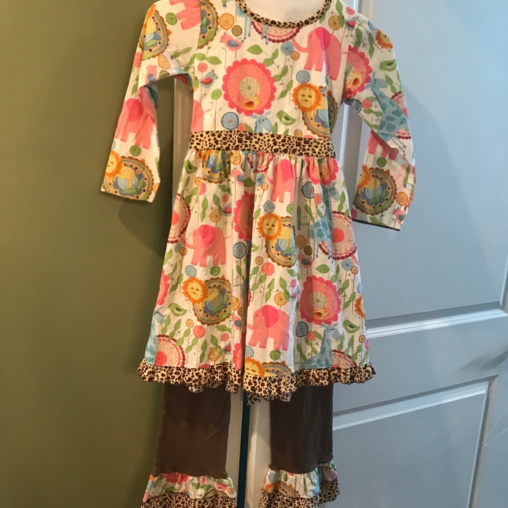 Ruffle outfit by Ann Loren, girls size 9/10