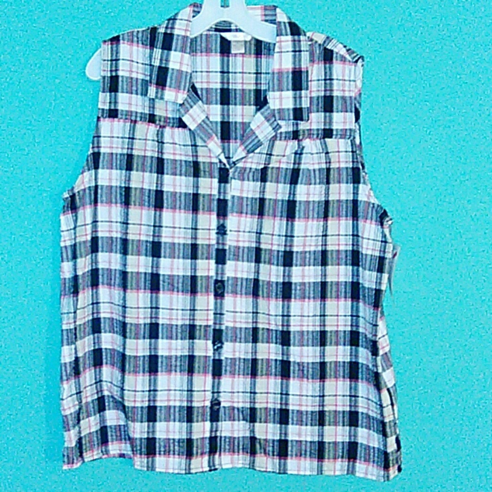 White stag full button sleeveless top