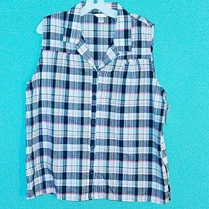 White stag full button sleeveless top